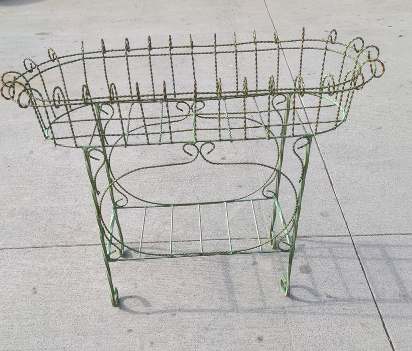 OVOID VERDIGRIS WIRE PLANTER STAND