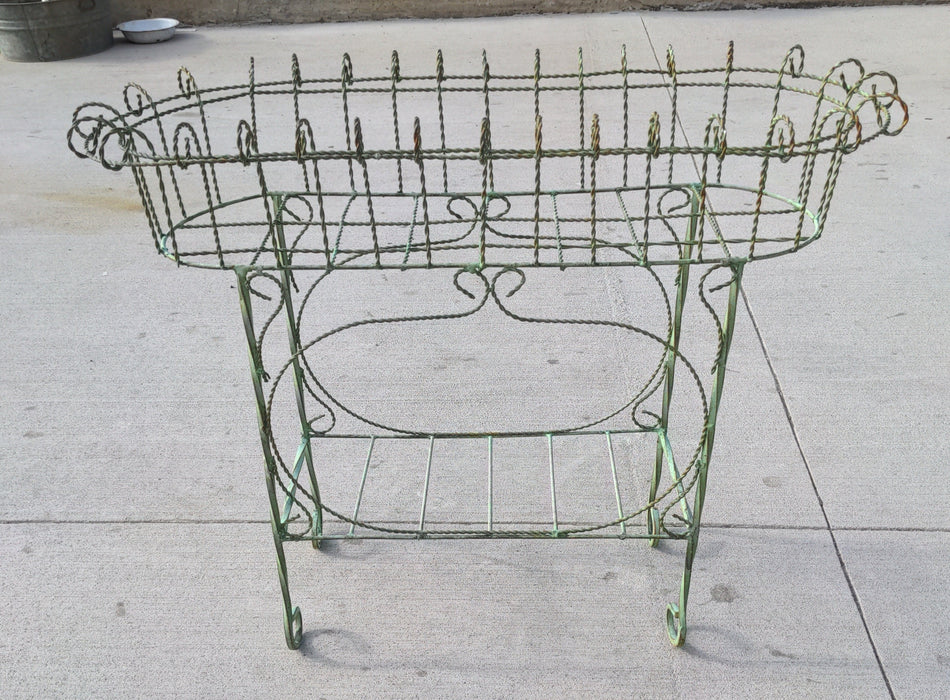 OVOID VERDIGRIS WIRE PLANTER STAND