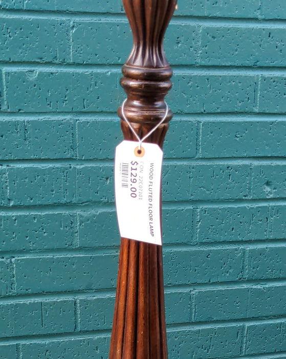 WOOD FLUTED FLOOR LAMP