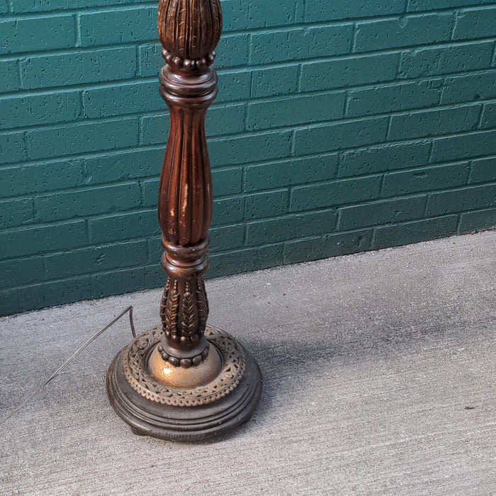 WOOD FLUTED FLOOR LAMP