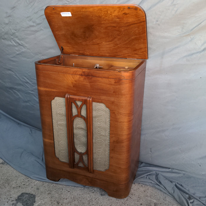 SILVERTONE WALNUT FLOOR MODEL RECORD PLAYER & RADIO