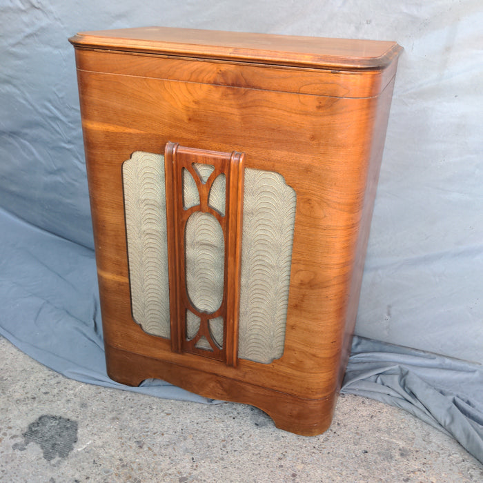 SILVERTONE WALNUT FLOOR MODEL RECORD PLAYER & RADIO