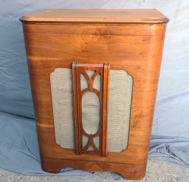 SILVERTONE WALNUT FLOOR MODEL RECORD PLAYER & RADIO