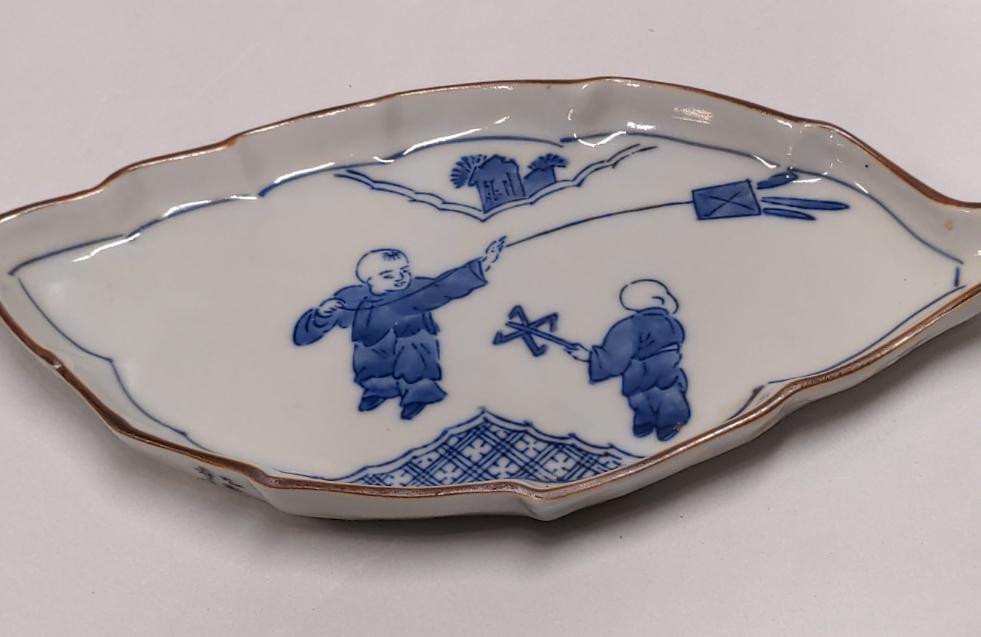 LEAF SHAPED BLUE AND WHITE CATCH ALL DISH - AS IS CHIPPED