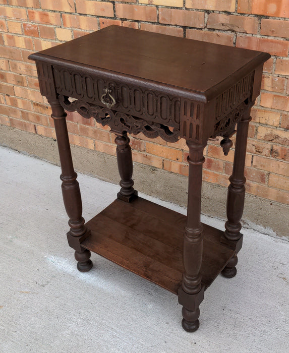 OAK OCCASIONAL TABLE WITH DROP FINIALS
