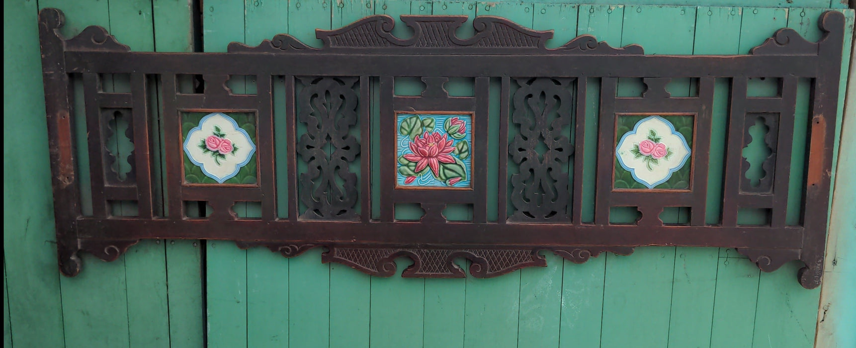 ENGLISH MAJOLICA TILED OAK WALL RACK