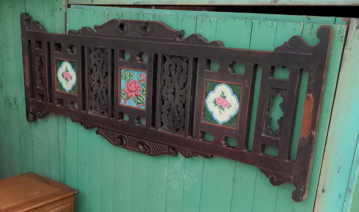 ENGLISH MAJOLICA TILED OAK WALL RACK