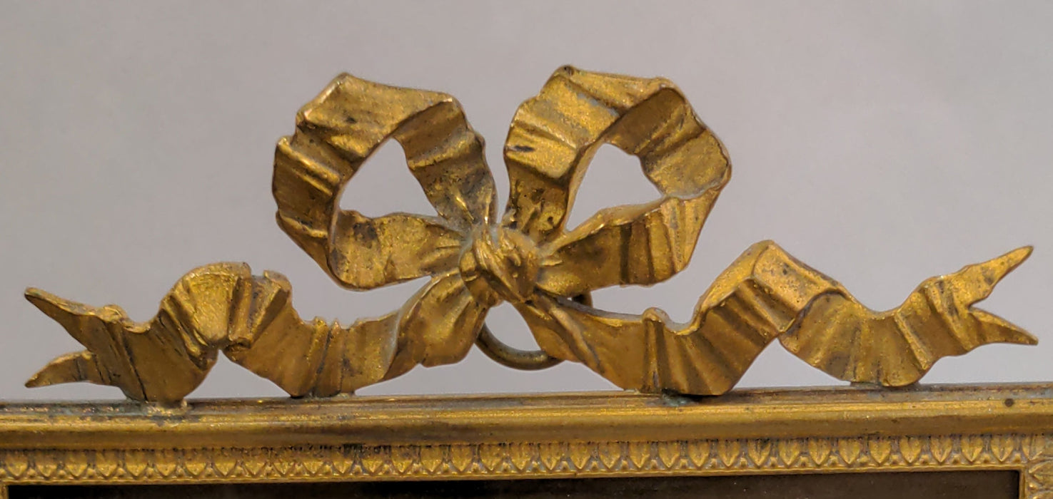 LOUIS XVI FRAME WITH RIBBON