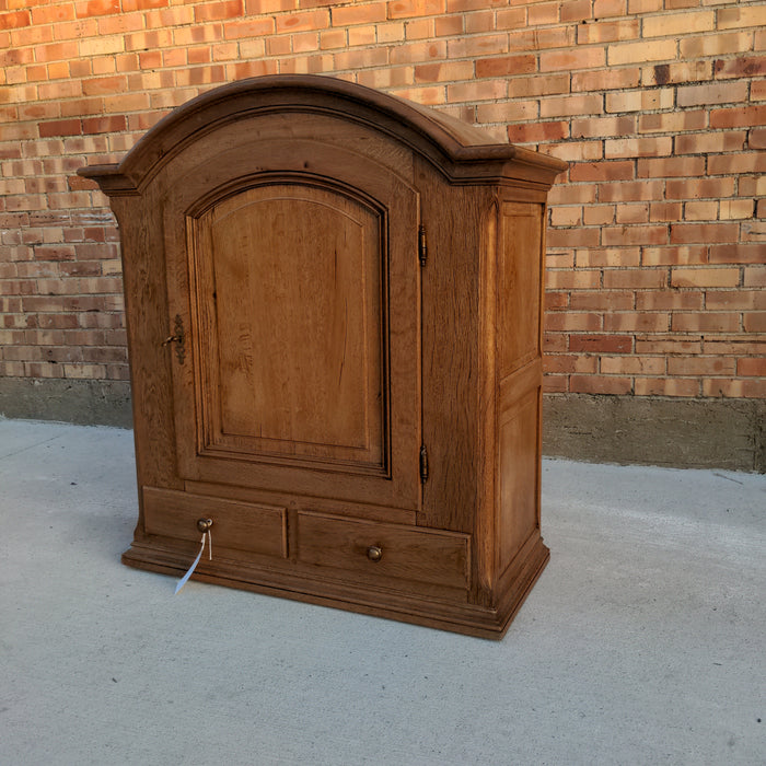 RUSTIC ARCHED OAK WALL CABINET