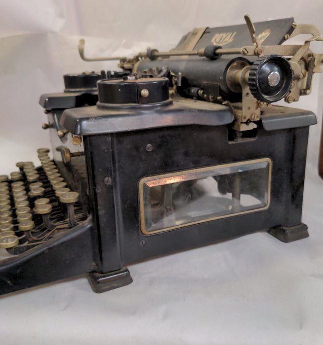 EARLY ROYAL TYPEWRITER