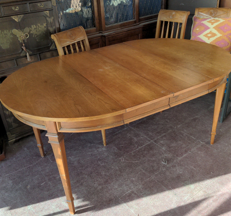 LOUIS XVI STYLE MIDCENTURY ROUND TABLE WITH 2 LEAVES