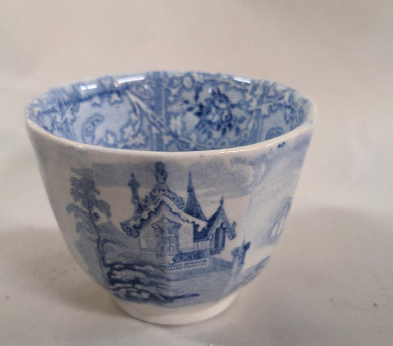 EARLY BLUE AND WHITE DAVENPORT TEA CUP
