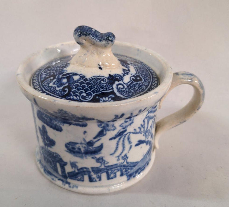 SMALL BLUE WILLOW MUG WITH LID