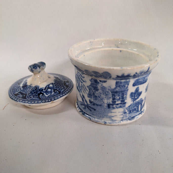 SMALL BLUE WILLOW MUG WITH LID