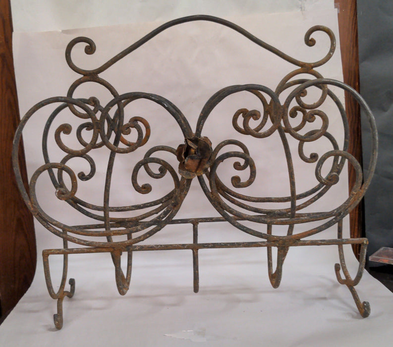 WROUGHT IRON MAGAZINE RACK