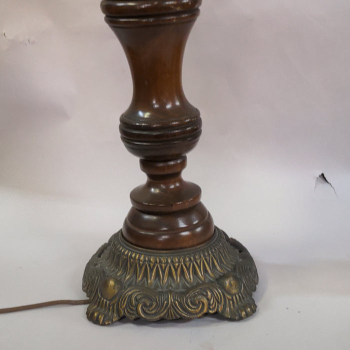 AS FOUND LAMP WITH GLASS GLOBE WITH ROSES