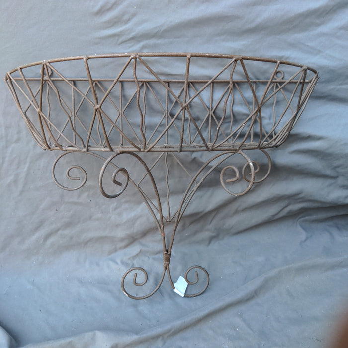 IRON WIRE WALL PLANTER