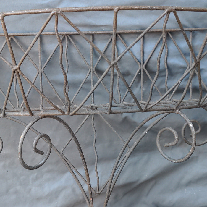 IRON WIRE WALL PLANTER