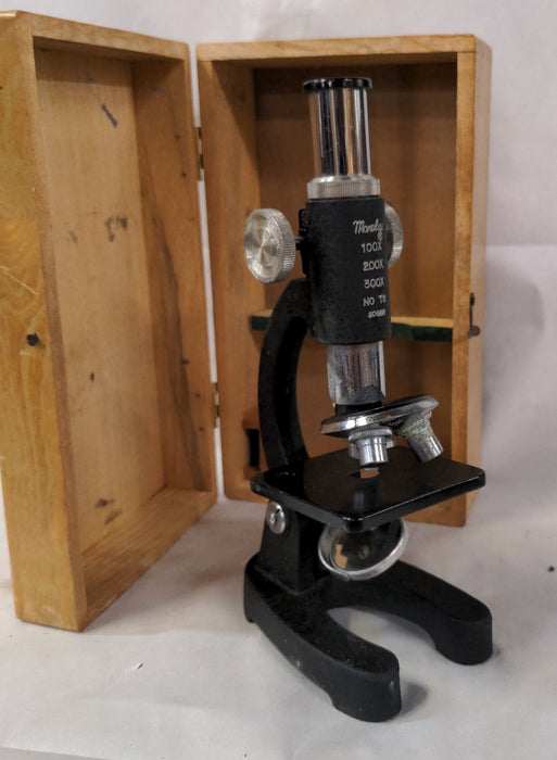 SMALL MICROSCOPE IN BOX