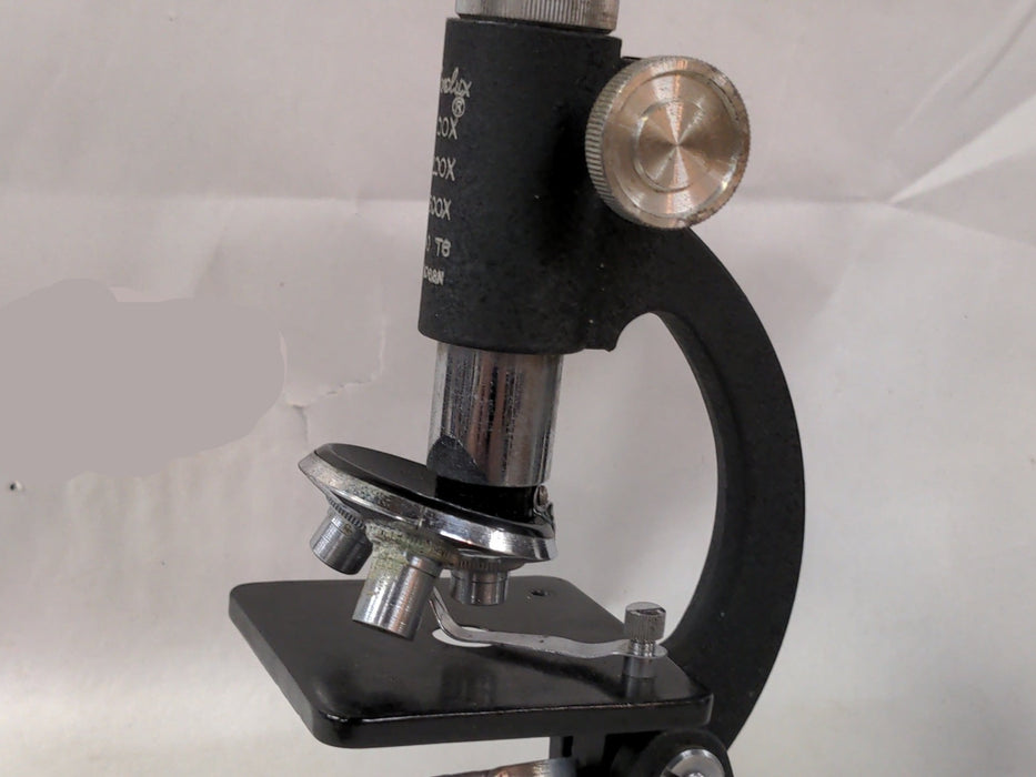 SMALL MICROSCOPE IN BOX