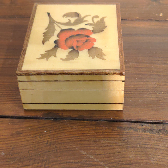 SMALL WOOD BOX WITH INLAID FLOWER