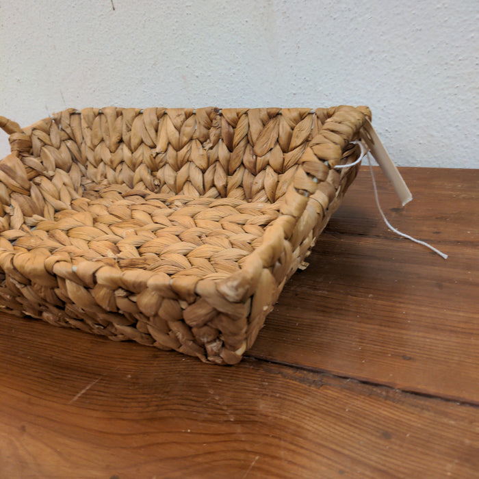 SMALL WOVEN RECTANGULAR BASKET