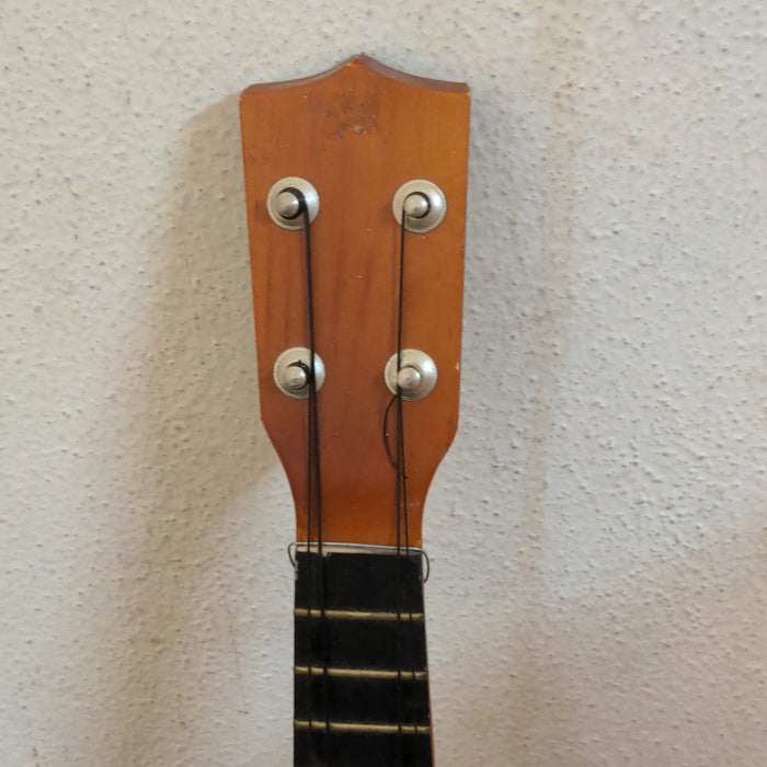 SMALL VINTAGE UKELELE
