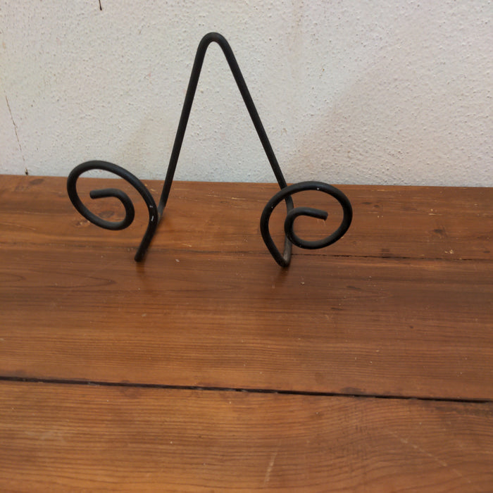 BLACK WROUGHT IRON PLATE STAND