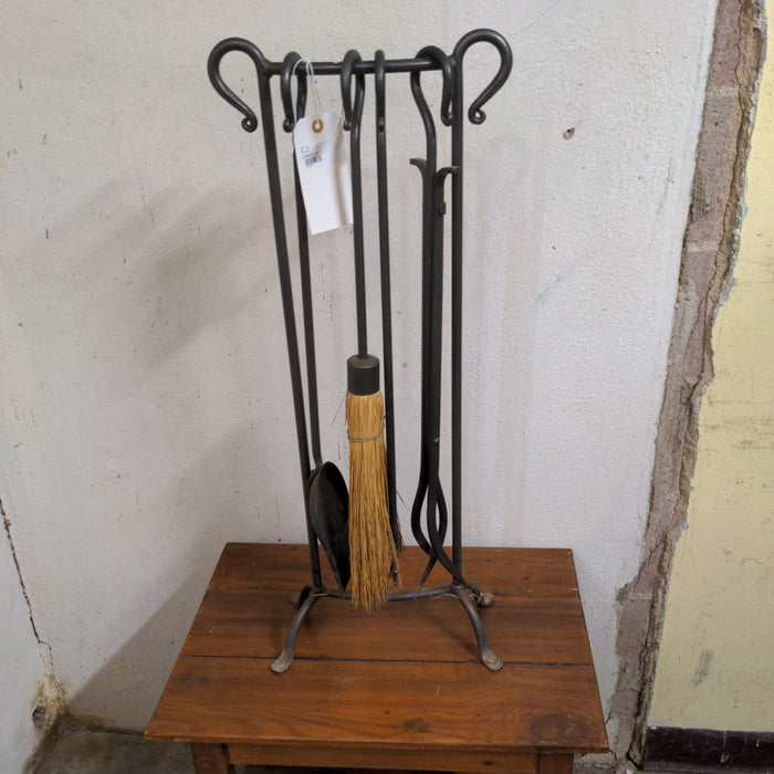 BLACK WROUGHT IRON FIRE TOOL SET
