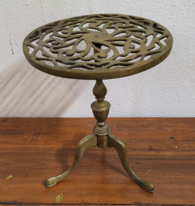 QUEEN ANNE BRONZE KETTLE STAND