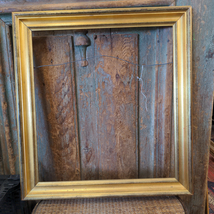 SIMPLE SQUARE GOLD FRAME
