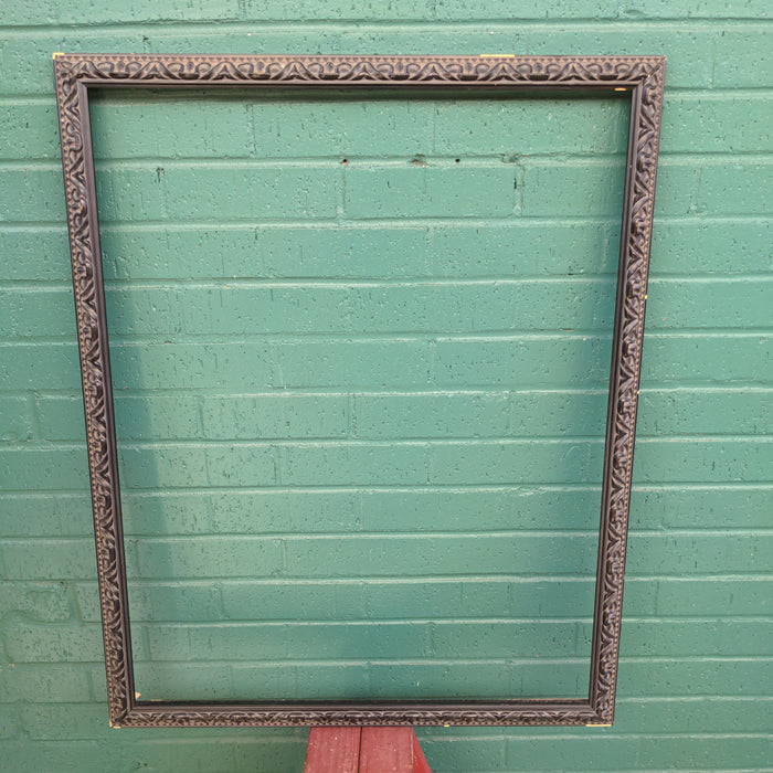 BLACK MOLDING FRAME AS FOUND