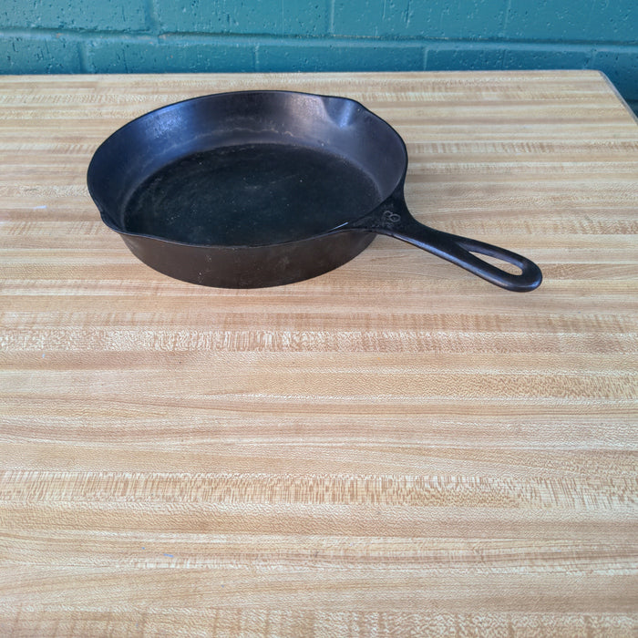 WAGNER #8 MEDIUM CAST IRON SKILLET