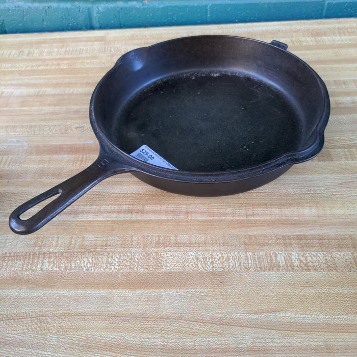 WAGNER #8 MEDIUM CAST IRON SKILLET