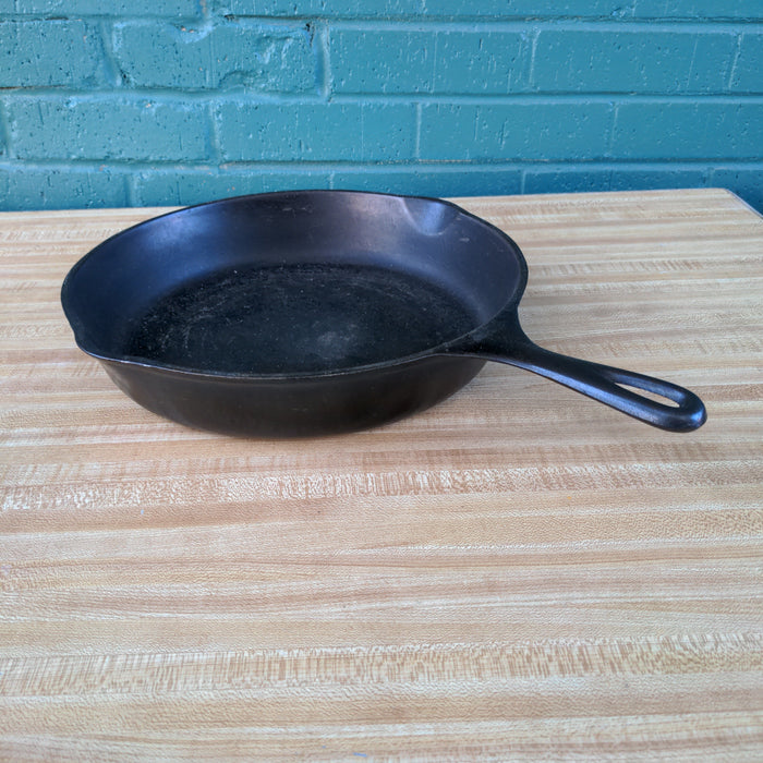 WAGNER #10  LARGE CAST IRON SKILLET