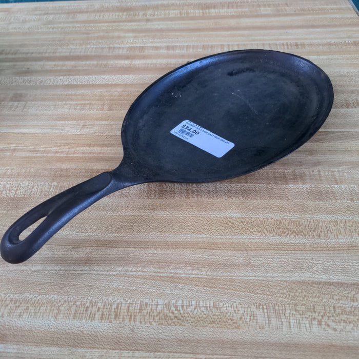 WAGNER SMALL OVAL CAST IRON SKILLET