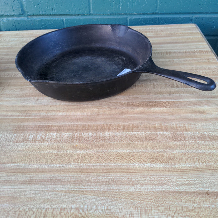 WAGNER MEDIUM CAST IRON SKILLET