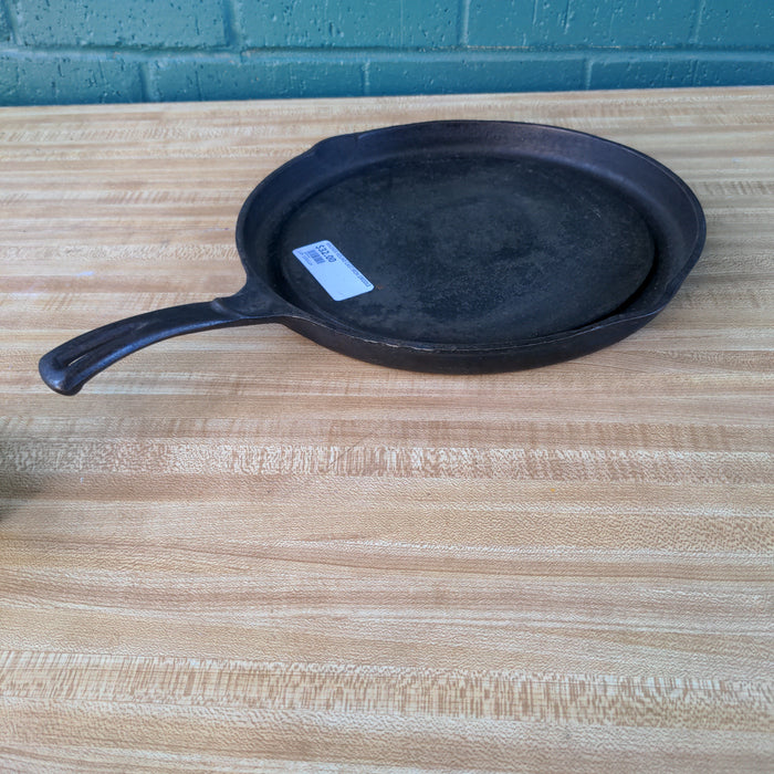 WAGNER ROUND CAST IRON GRIDDLE