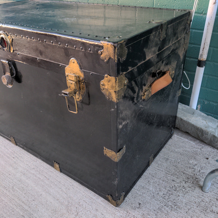 BLACK STEAMER TRUNK