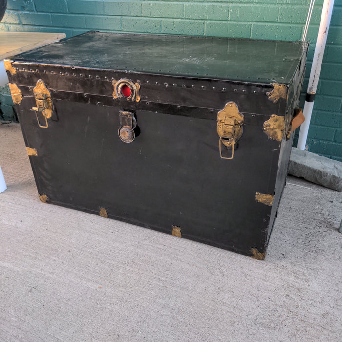 BLACK STEAMER TRUNK