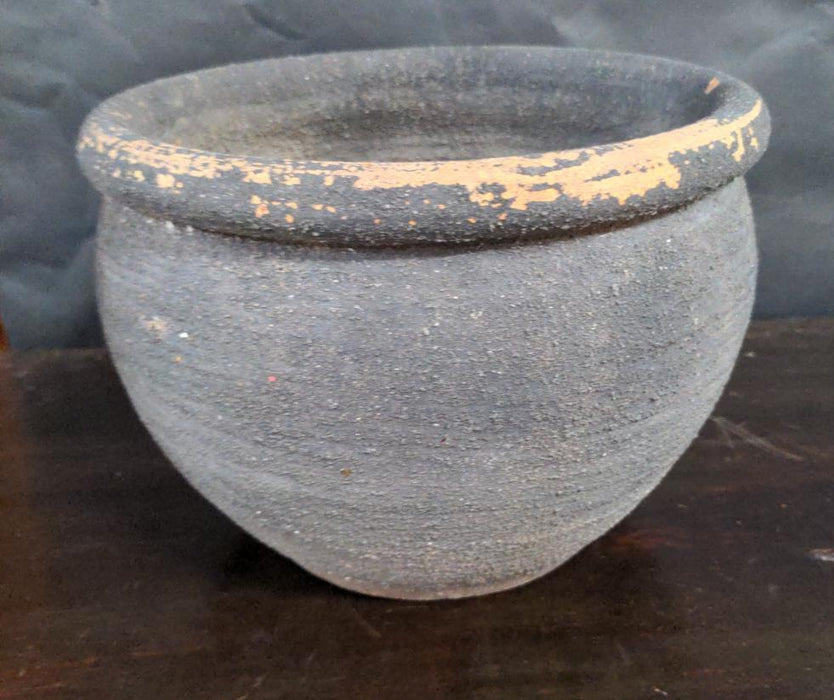 TERRACOTTA FLOWER POT