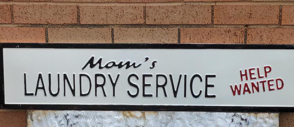 MOM'S LAUNDRY SERVICE SIGN