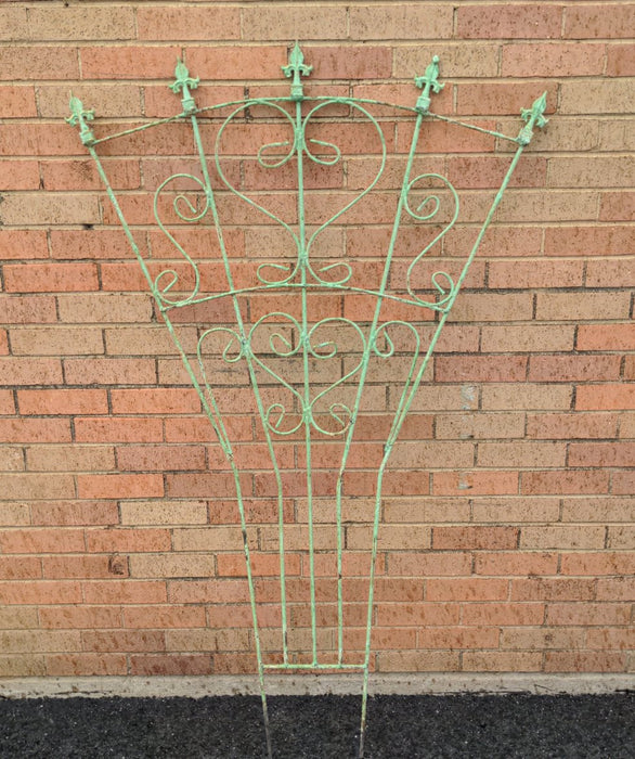 FAN-SHAPED GREEN IRON TRELLIS