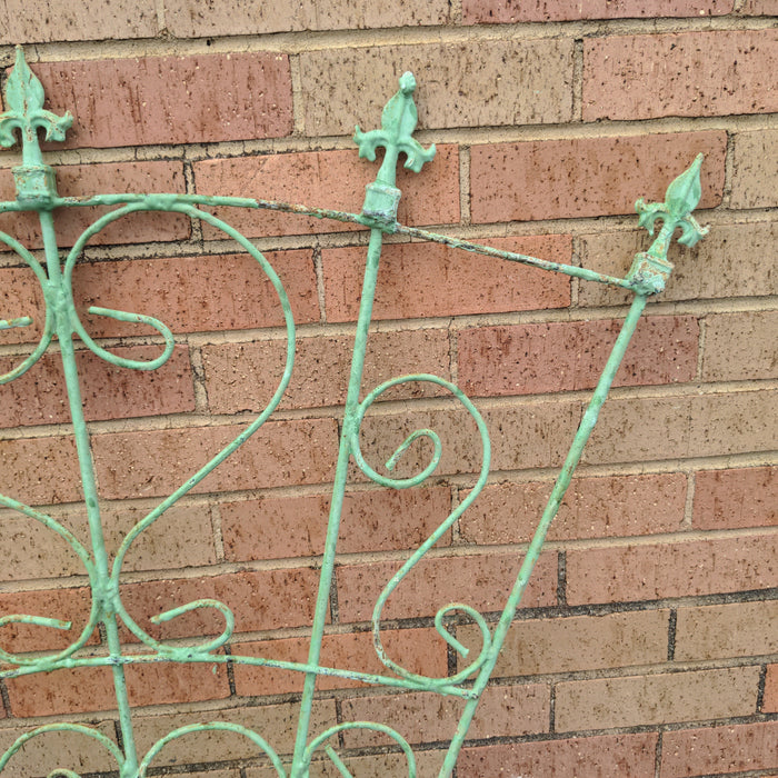FAN-SHAPED GREEN IRON TRELLIS