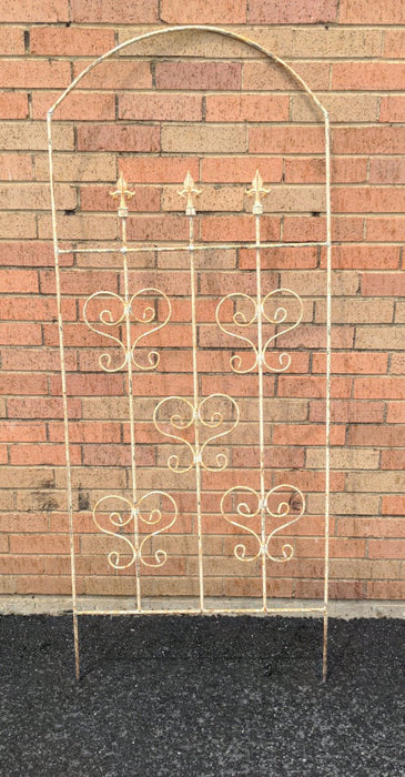 IVORY IRON TRELLIS WITH ARCH
