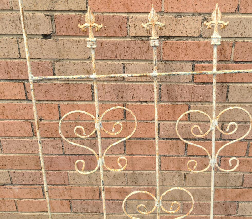 IVORY IRON TRELLIS WITH ARCH