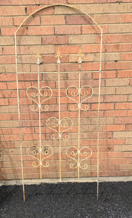 IVORY IRON TRELLIS WITH ARCH