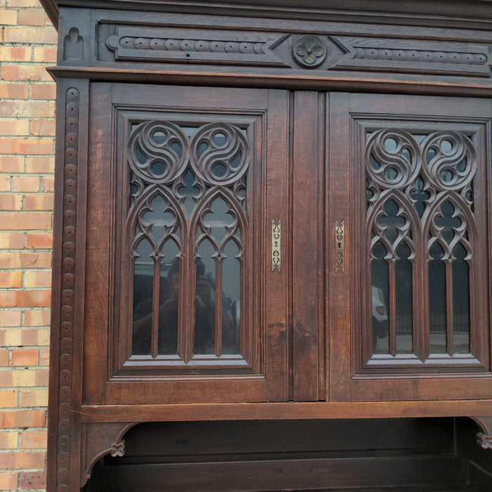 LINEN FOLD BUFFET WITH QUATREFOILS