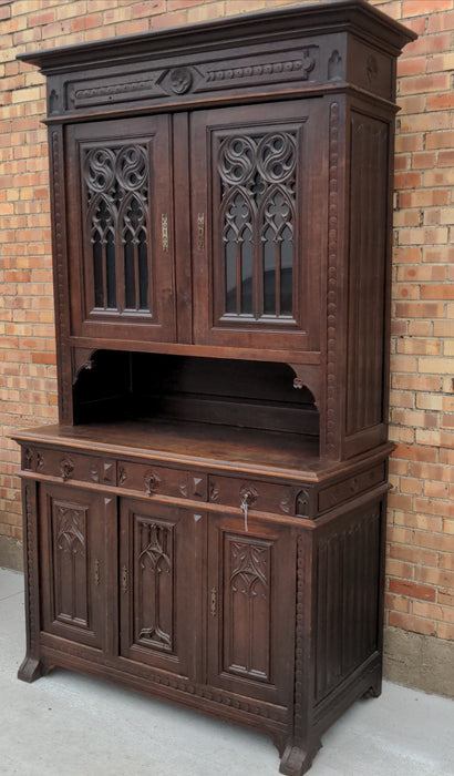 LINEN FOLD BUFFET WITH QUATREFOILS