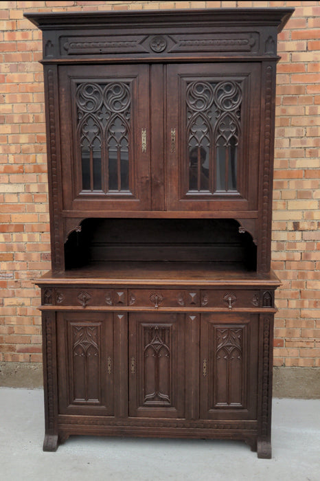 LINEN FOLD BUFFET WITH QUATREFOILS